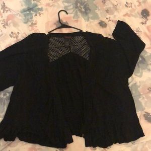 3/4 sleeve black sweater/ shall